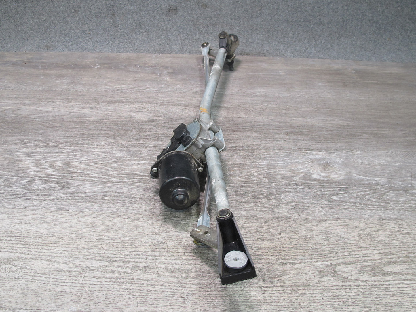 03-08 BMW E86 E85 Z4 Windshield Wiper Transmission Linkage w Motor OEM