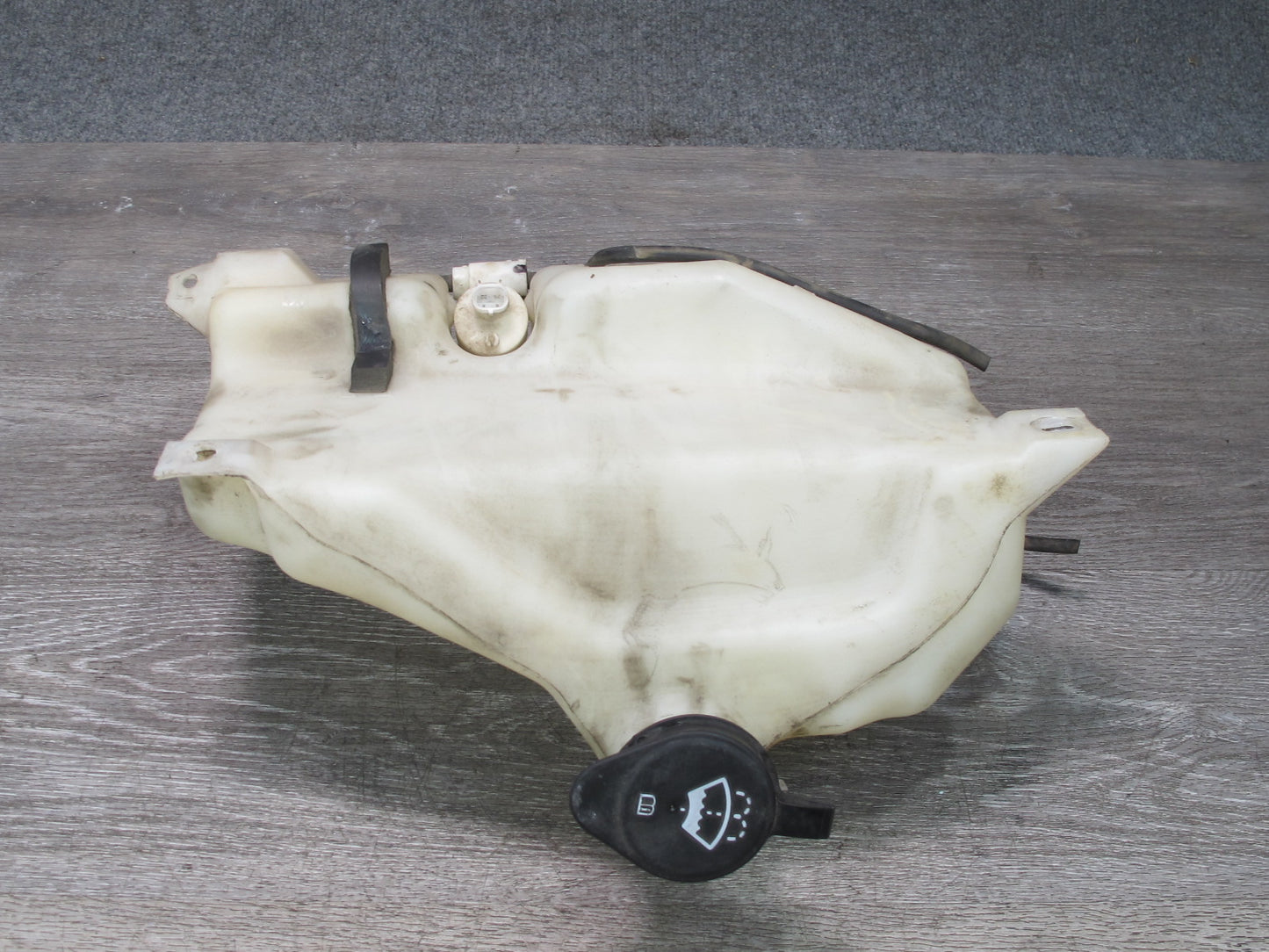 2003-2007 Hummer H2 Front Windshield Wiper Washer Reservoir Tank Bottle