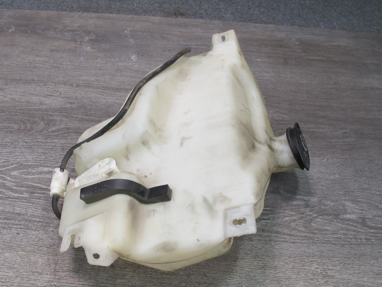 2003-2007 Hummer H2 Front Windshield Wiper Washer Reservoir Tank Bottle
