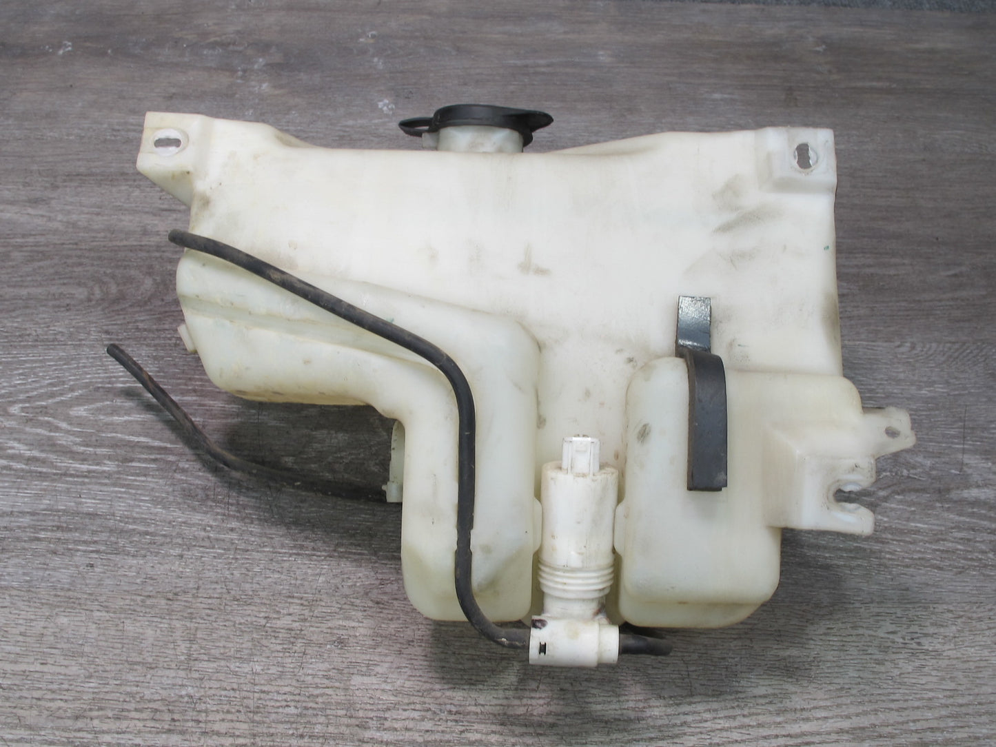 2003-2007 Hummer H2 Front Windshield Wiper Washer Reservoir Tank Bottle
