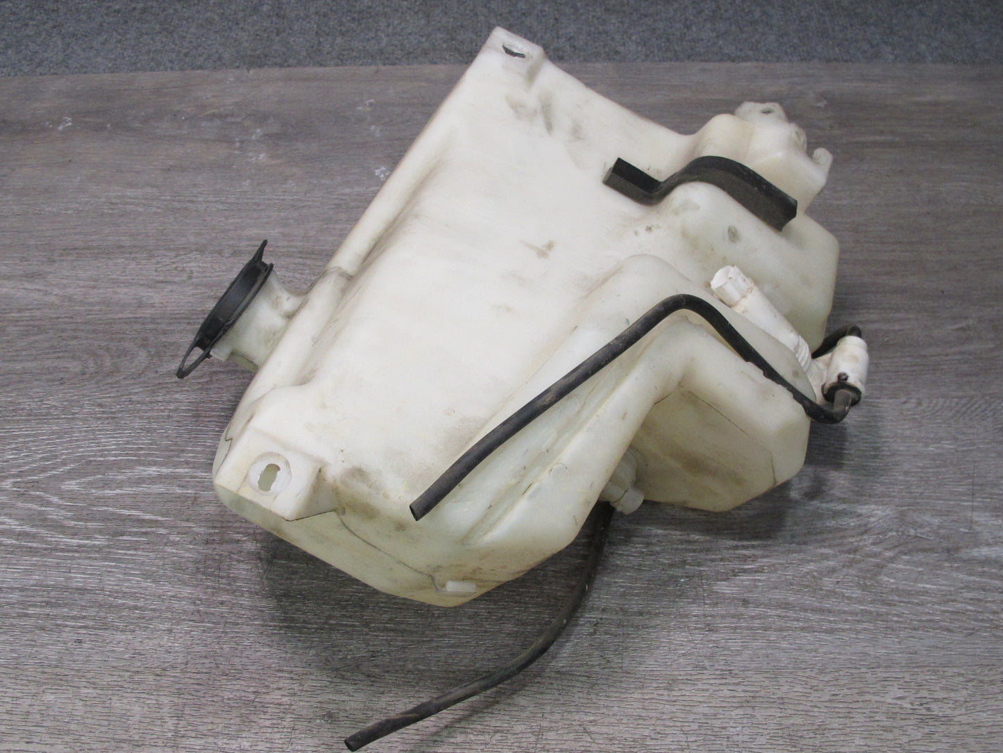2003-2007 Hummer H2 Front Windshield Wiper Washer Reservoir Tank Bottle