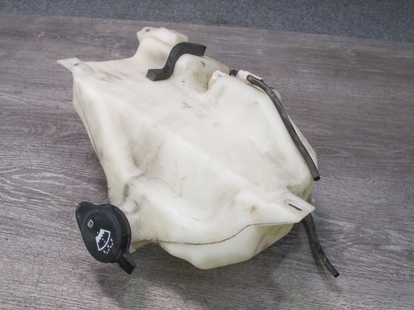 2003-2007 Hummer H2 Front Windshield Wiper Washer Reservoir Tank Bottle