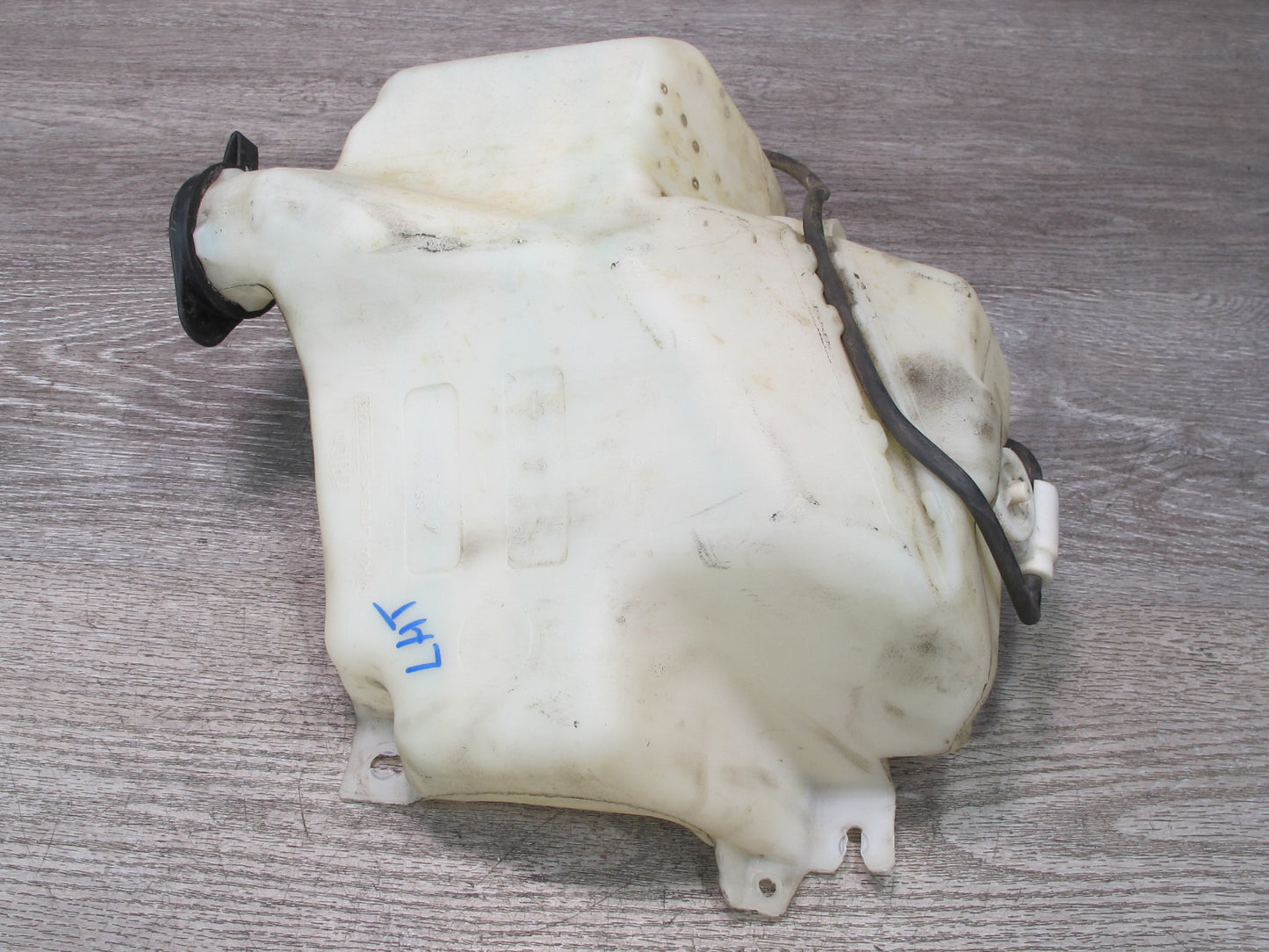 2003-2007 Hummer H2 Front Windshield Wiper Washer Reservoir Tank Bottle