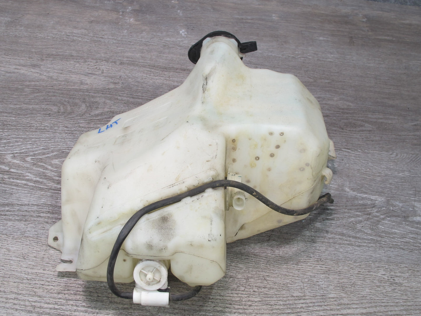 2003-2007 Hummer H2 Front Windshield Wiper Washer Reservoir Tank Bottle