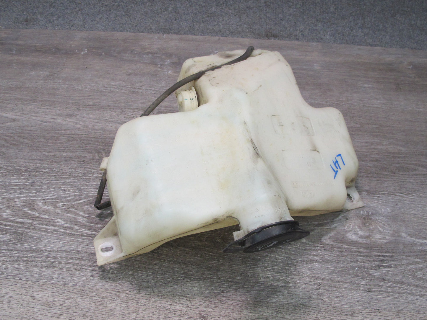 2003-2007 Hummer H2 Front Windshield Wiper Washer Reservoir Tank Bottle