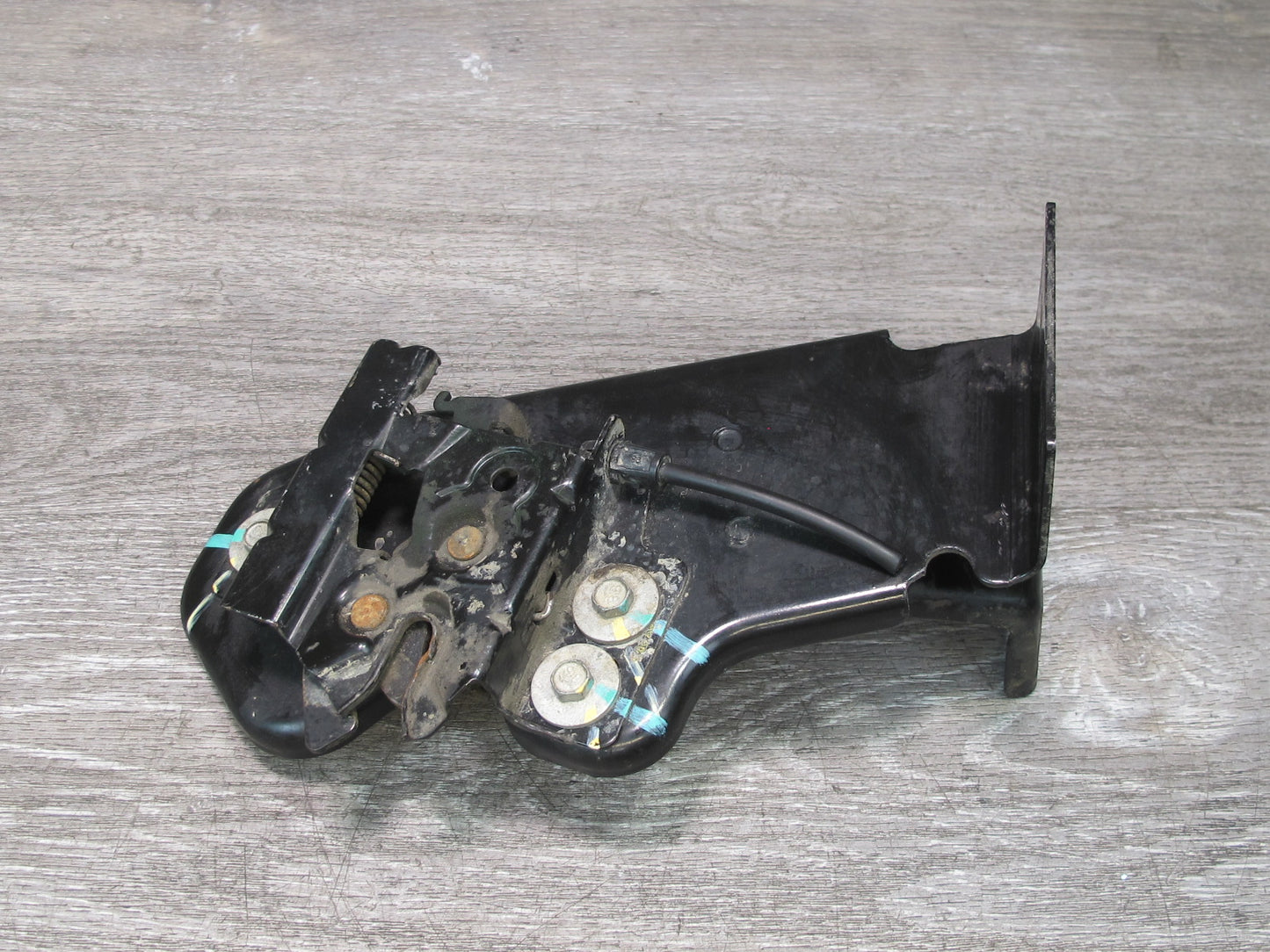 2003-2007 Hummer H2 Front Hood Bonnet Lock Latch w Bracket 15172382