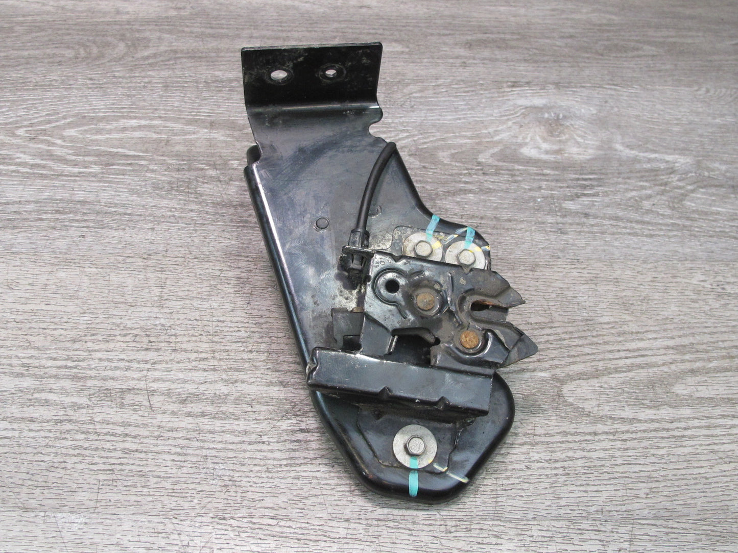 2003-2007 Hummer H2 Front Hood Bonnet Lock Latch w Bracket 15172382