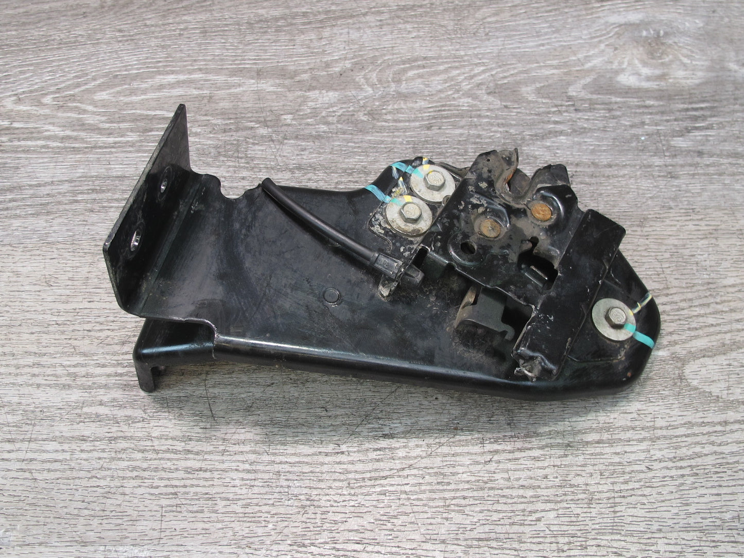 2003-2007 Hummer H2 Front Hood Bonnet Lock Latch w Bracket 15172382