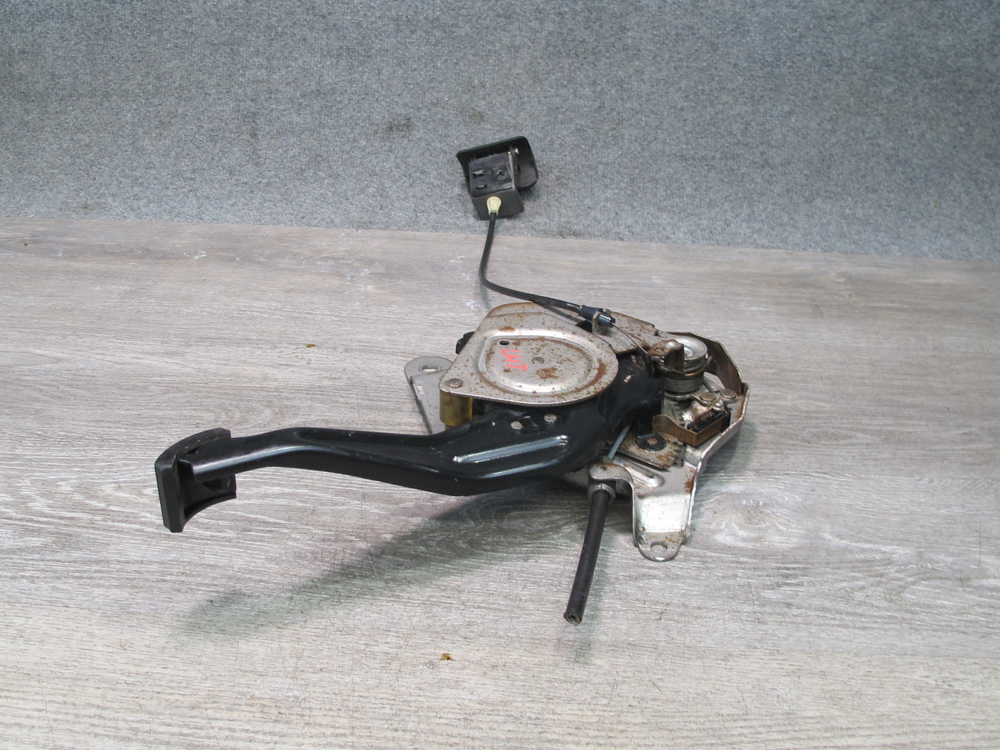 2006-2007 Hummer H2 Manual Emergency Parking Brake Stop Pedal