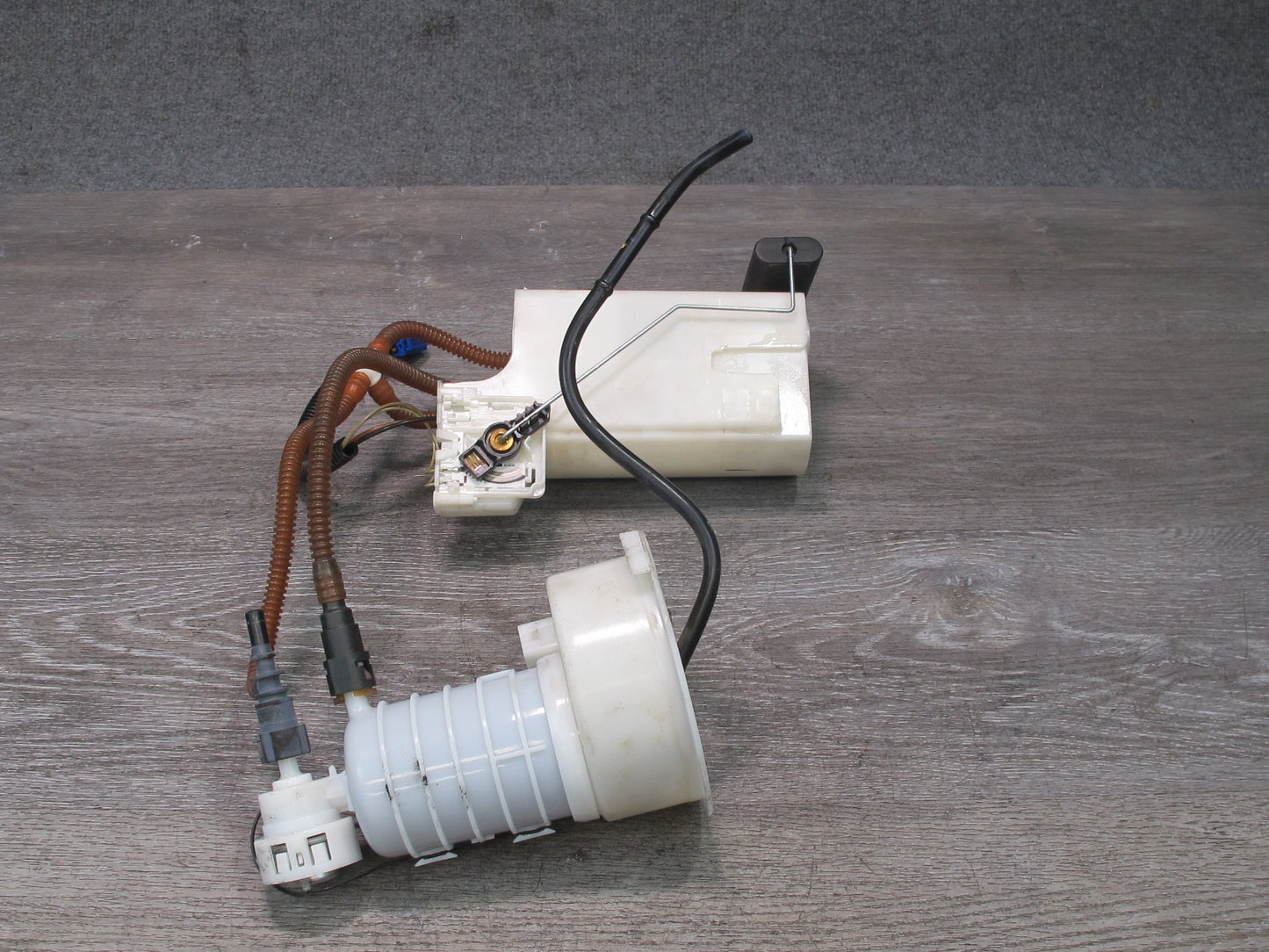07-08 BMW E85 Z4 N52 3.0L Fuel Pump Level Sensor w Pressure Regulator Set OEM