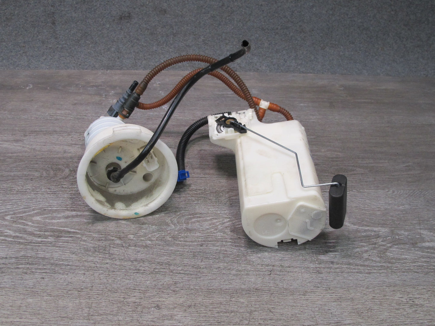 07-08 BMW E85 Z4 N52 3.0L Fuel Pump Level Sensor w Pressure Regulator Set OEM