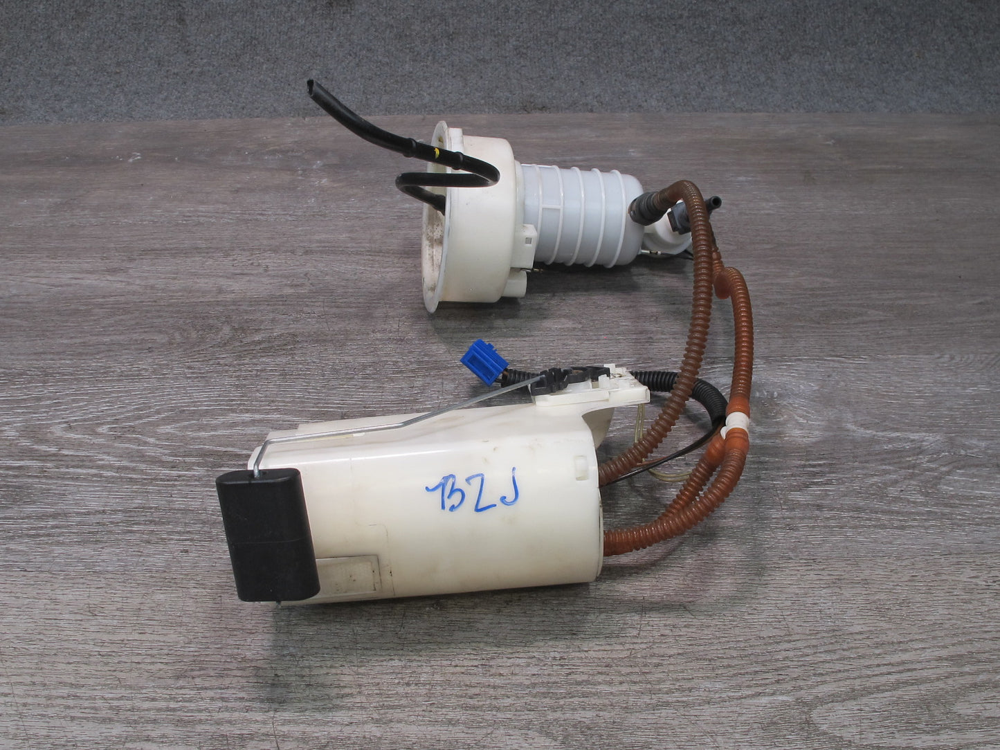 07-08 BMW E85 Z4 N52 3.0L Fuel Pump Level Sensor w Pressure Regulator Set OEM
