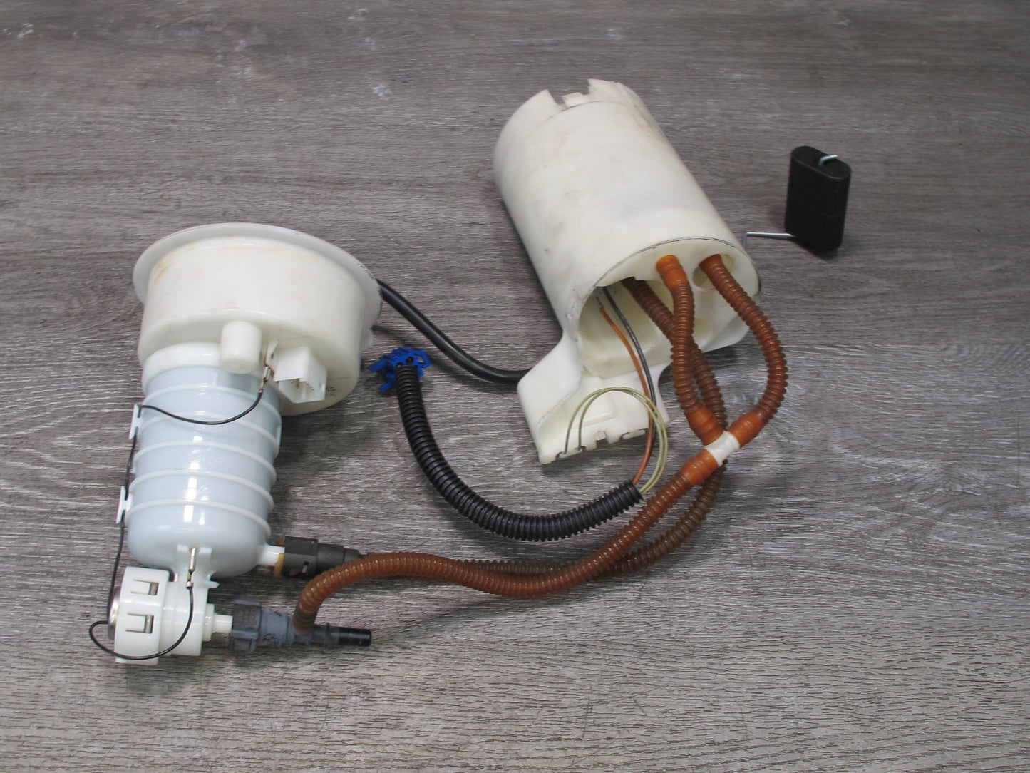 07-08 BMW E85 Z4 N52 3.0L Fuel Pump Level Sensor w Pressure Regulator Set OEM