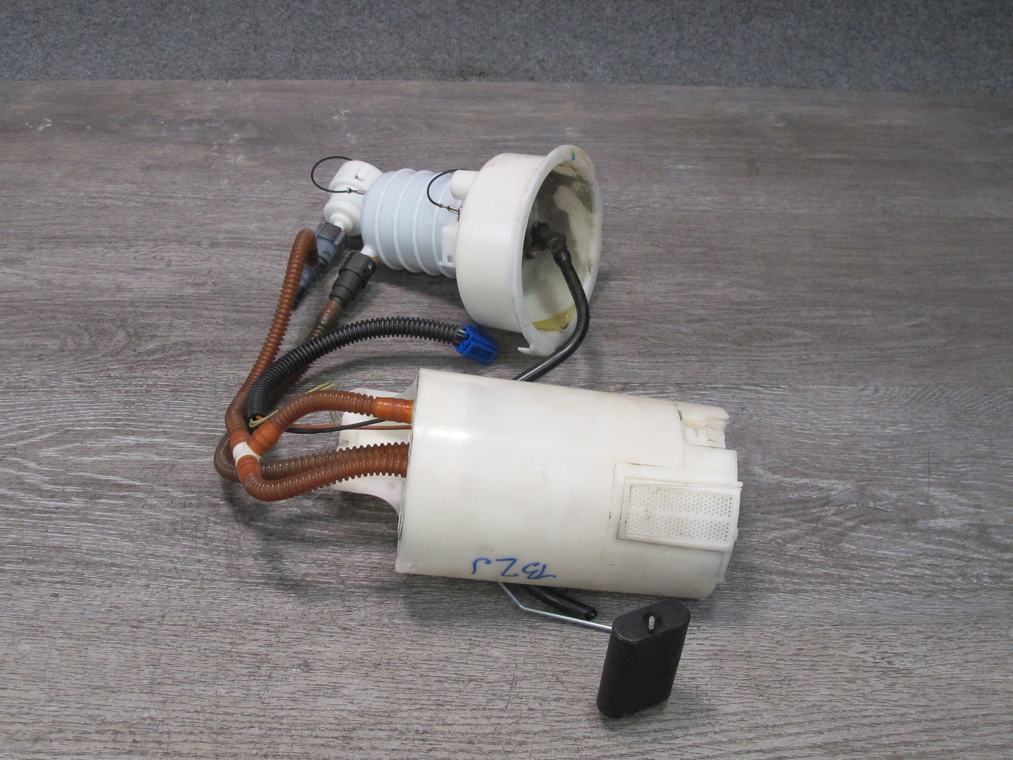 07-08 BMW E85 Z4 N52 3.0L Fuel Pump Level Sensor w Pressure Regulator Set OEM