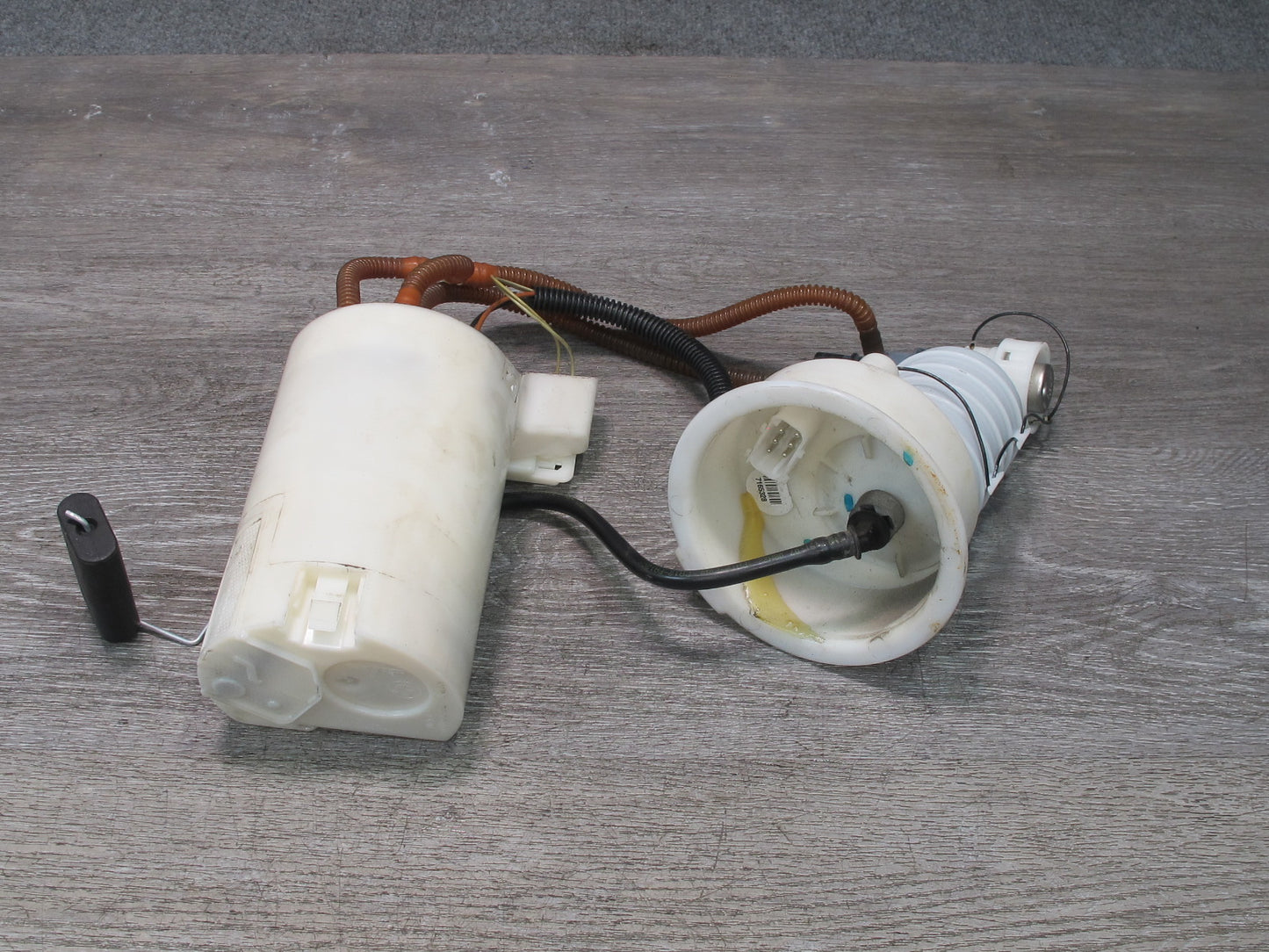 07-08 BMW E85 Z4 N52 3.0L Fuel Pump Level Sensor w Pressure Regulator Set OEM