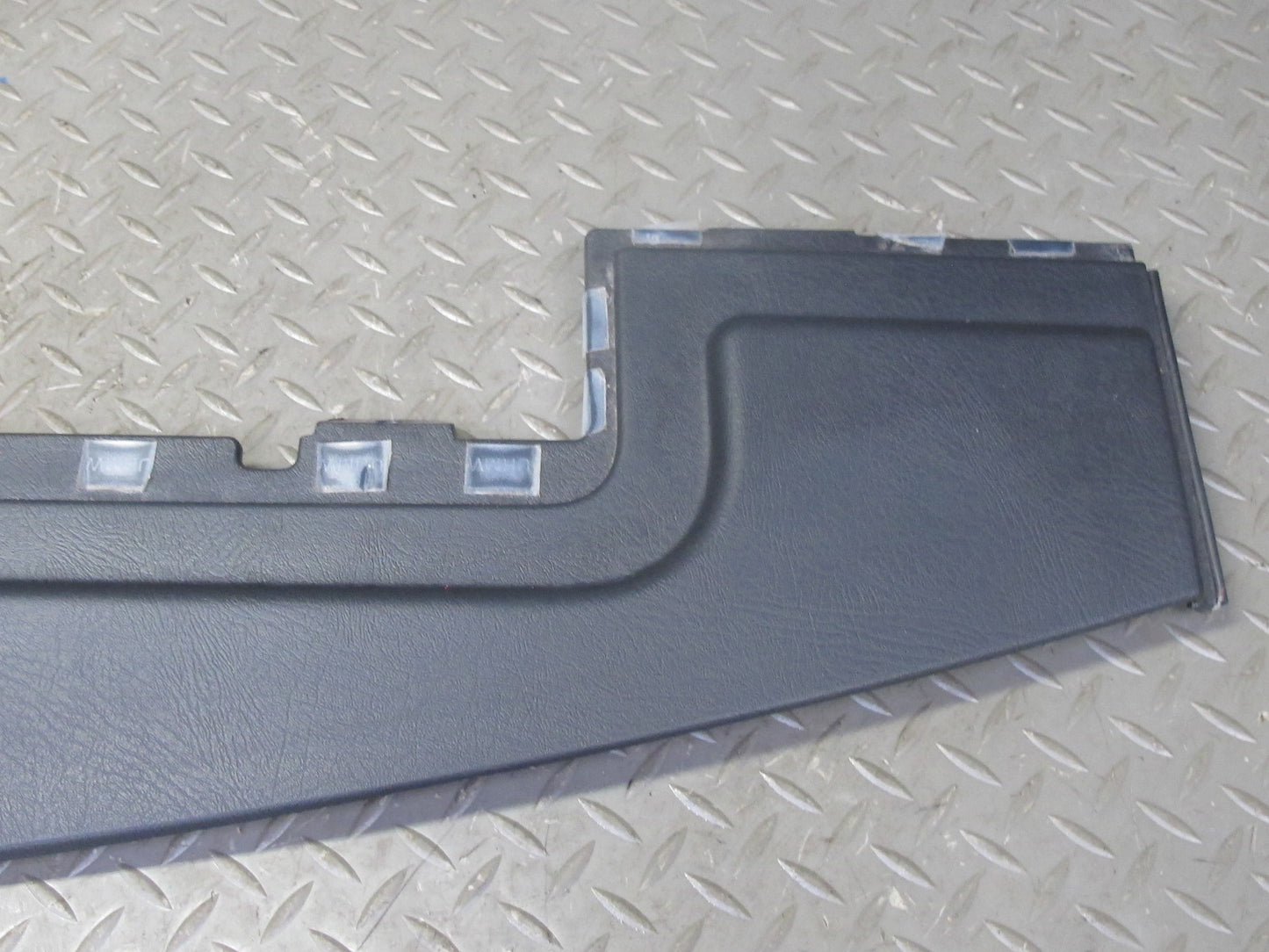 2003-2007 Hummer H2 Dash Upper Defrost Air Vent Grille Trim Panel 15102556
