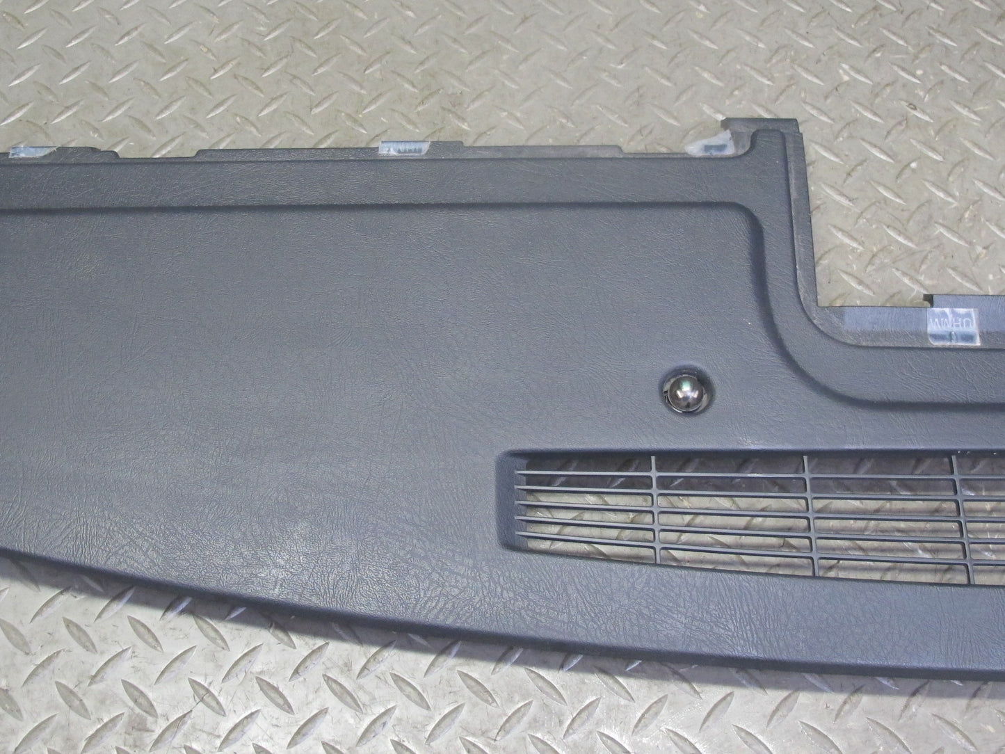 2003-2007 Hummer H2 Dash Upper Defrost Air Vent Grille Trim Panel 15102556