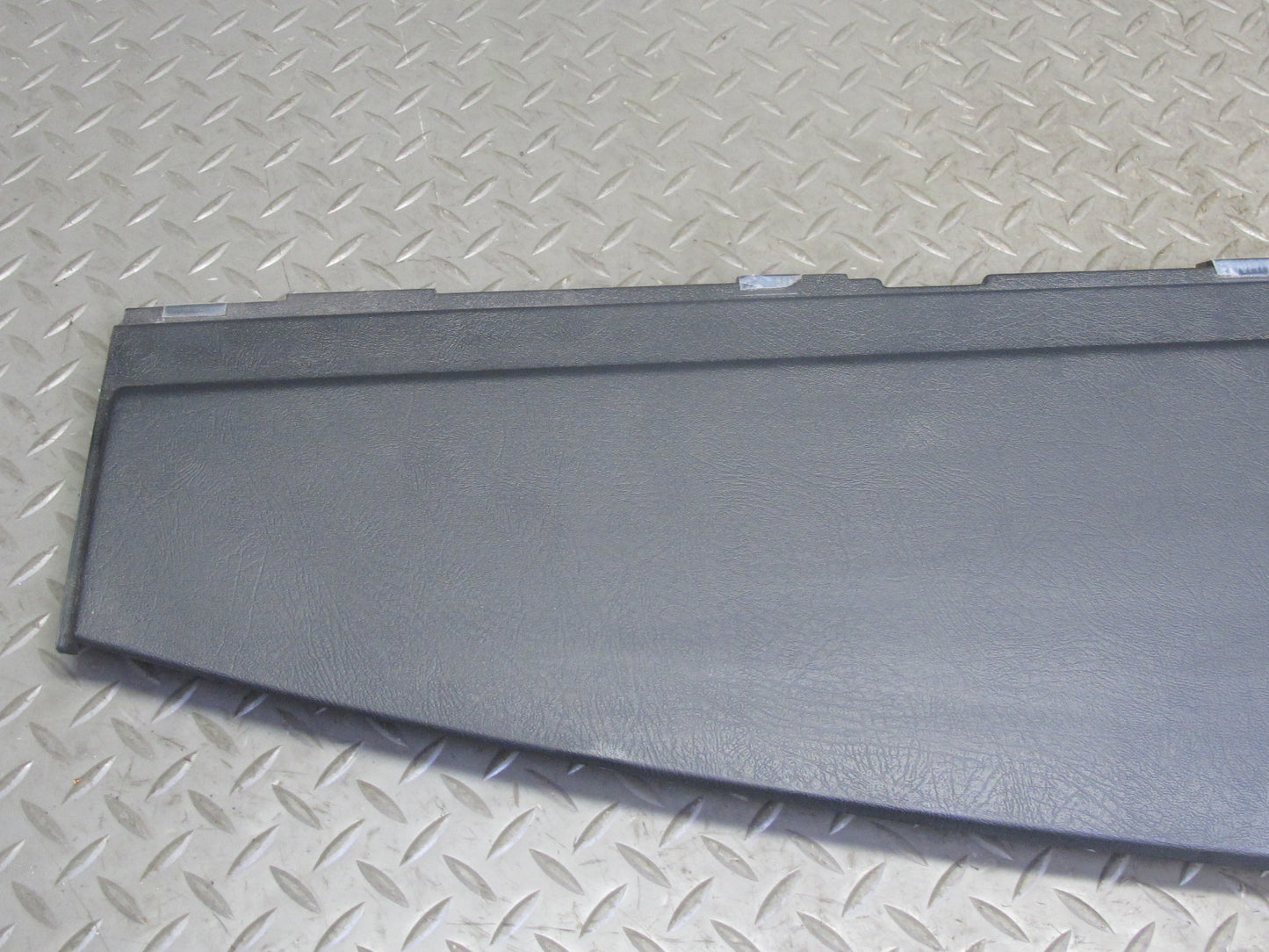 2003-2007 Hummer H2 Dash Upper Defrost Air Vent Grille Trim Panel 15102556