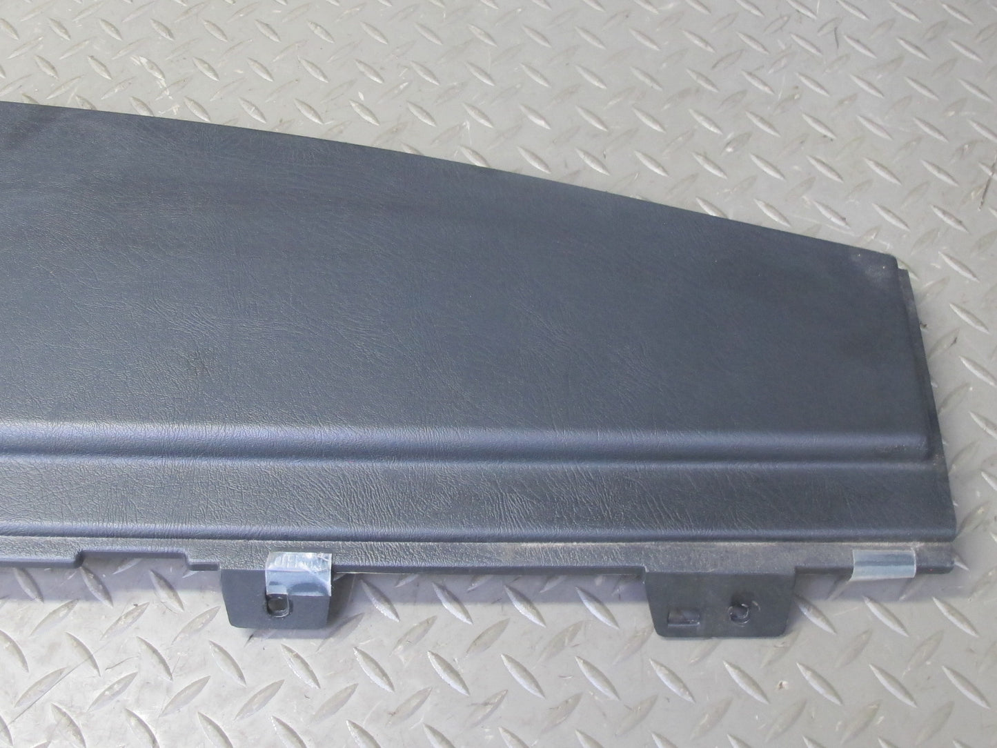2003-2007 Hummer H2 Dash Upper Defrost Air Vent Grille Trim Panel 15102556