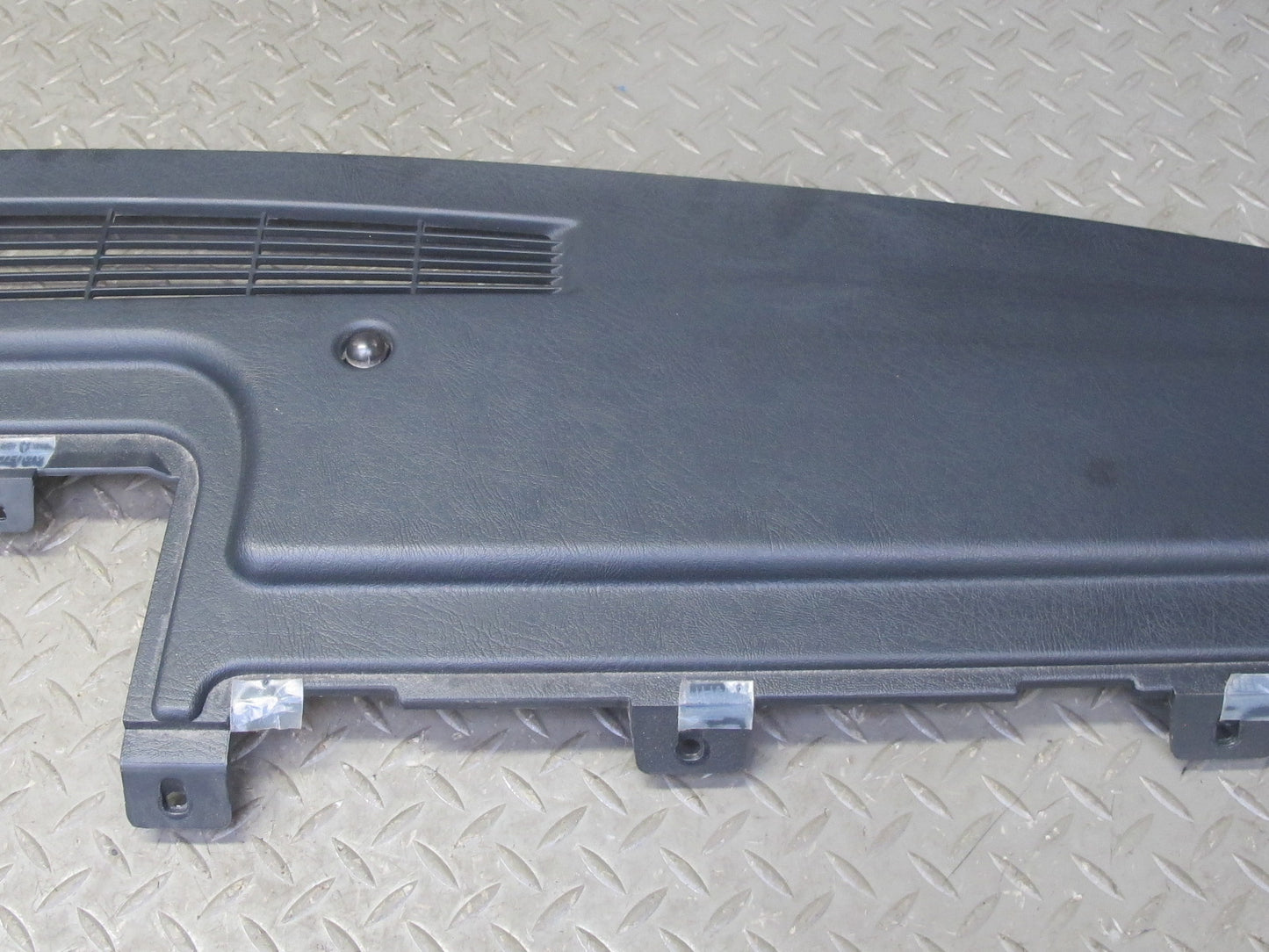 2003-2007 Hummer H2 Dash Upper Defrost Air Vent Grille Trim Panel 15102556