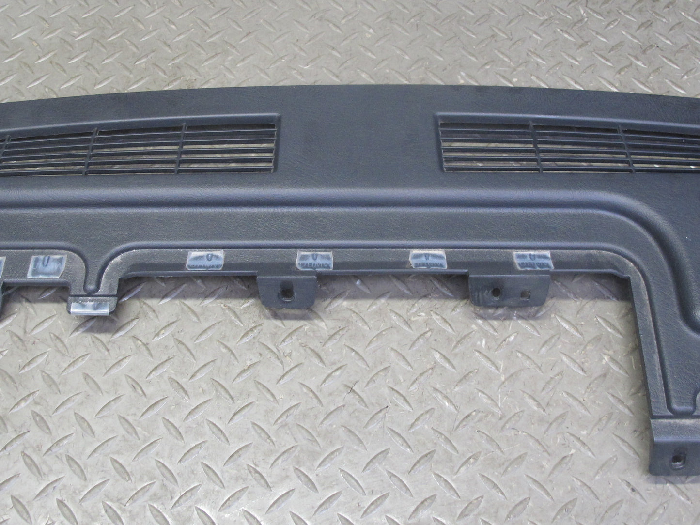 2003-2007 Hummer H2 Dash Upper Defrost Air Vent Grille Trim Panel 15102556