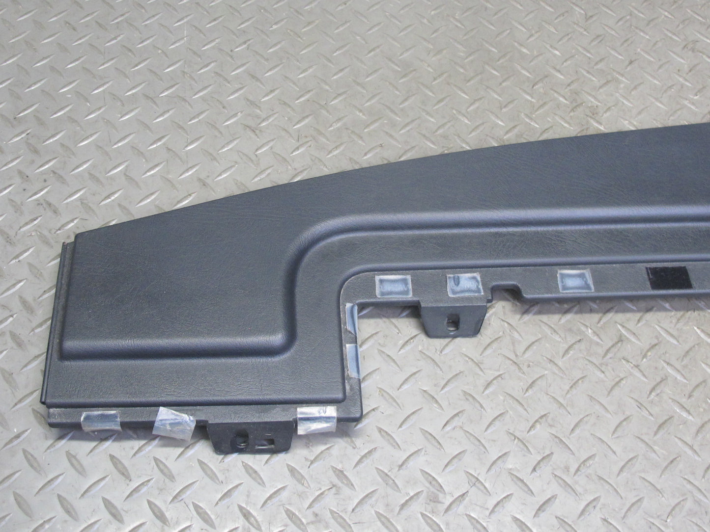 2003-2007 Hummer H2 Dash Upper Defrost Air Vent Grille Trim Panel 15102556
