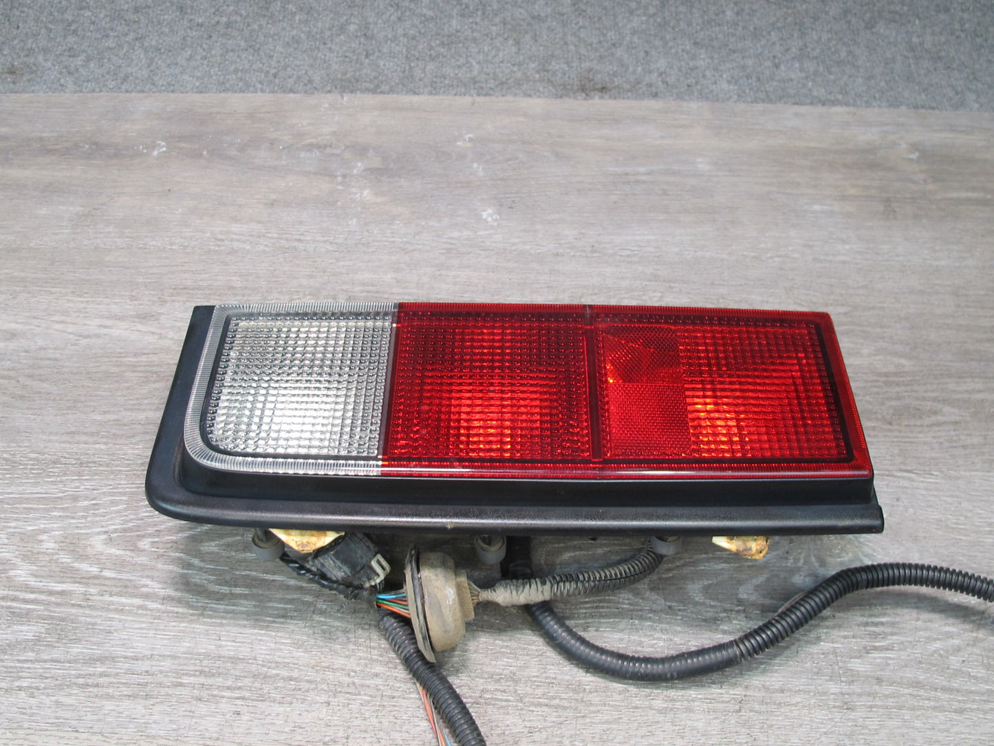 2005-2007 Hummer H2 Rear Right Tail Light Lamp