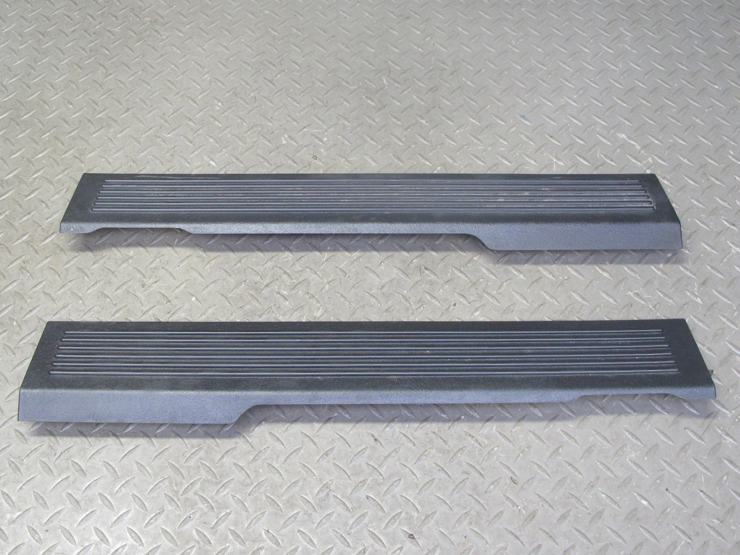 2003-2009 Hummer H2 Front Left & Right Door Scuff Sill Plate Trim Panel Set of 2