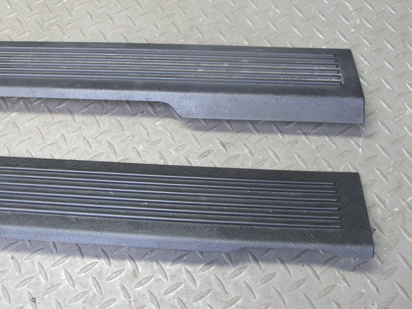 2003-2009 Hummer H2 Front Left & Right Door Scuff Sill Plate Trim Panel Set of 2