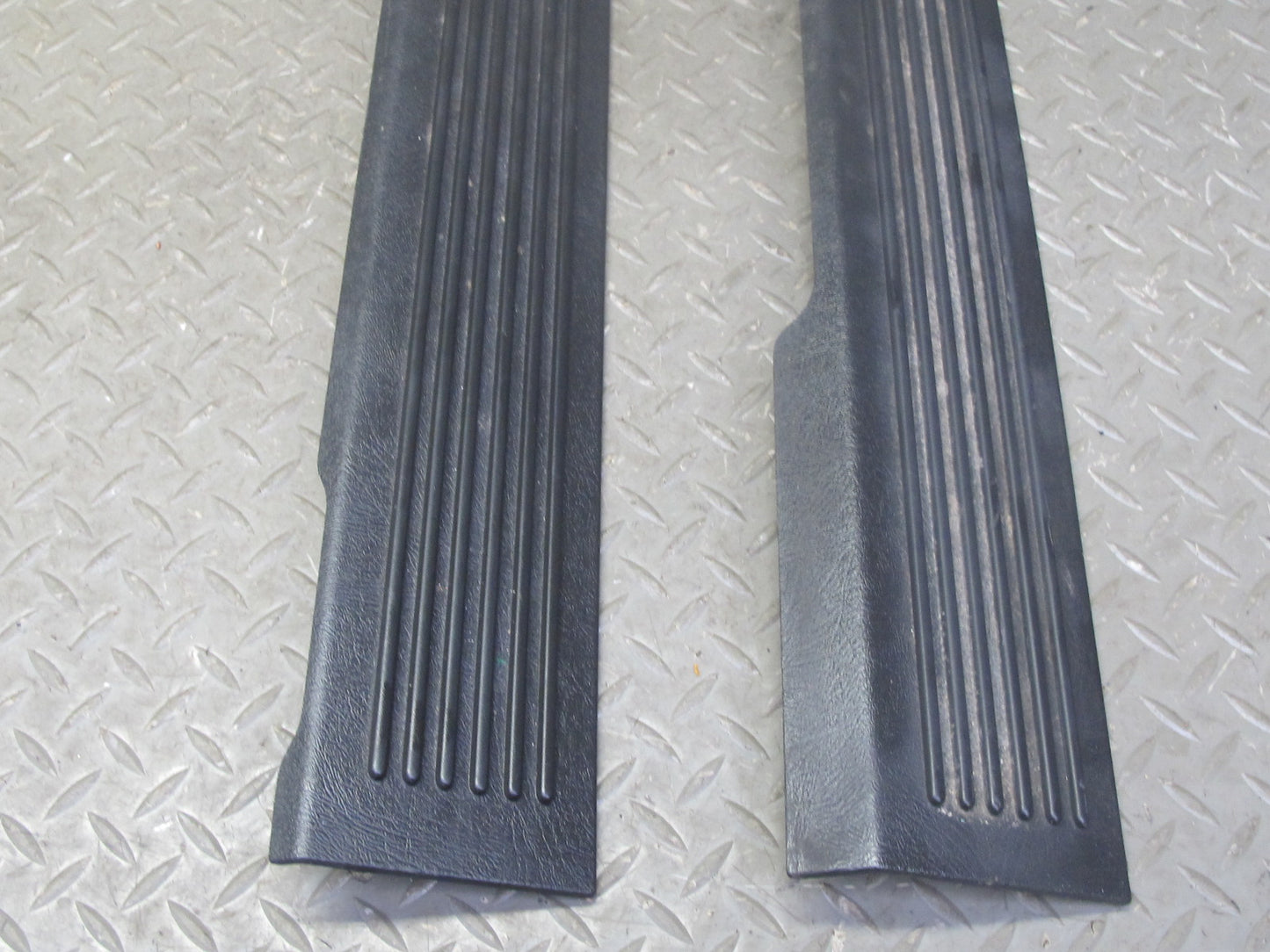 2003-2009 Hummer H2 Front Left & Right Door Scuff Sill Plate Trim Panel Set of 2