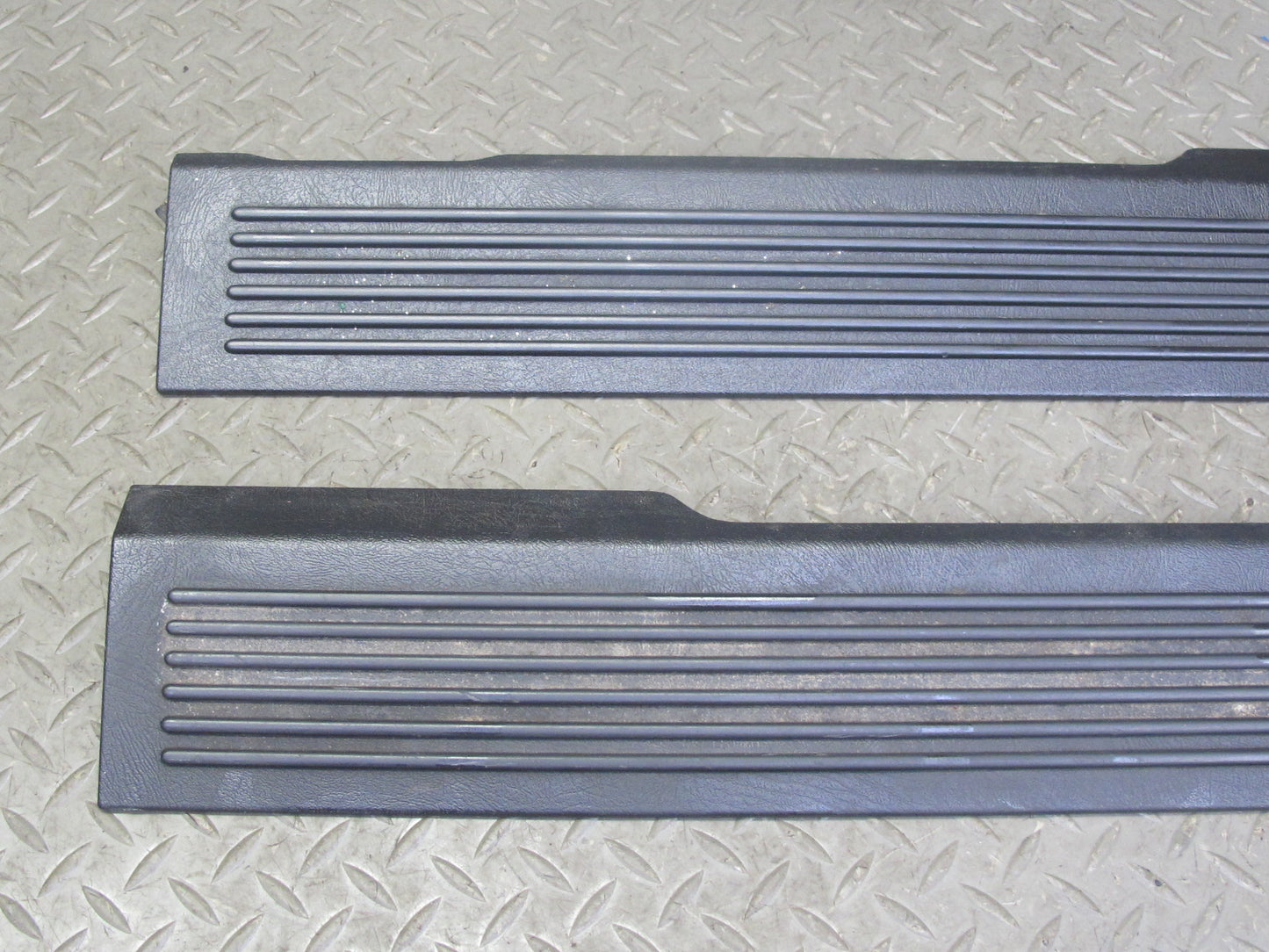 2003-2009 Hummer H2 Front Left & Right Door Scuff Sill Plate Trim Panel Set of 2