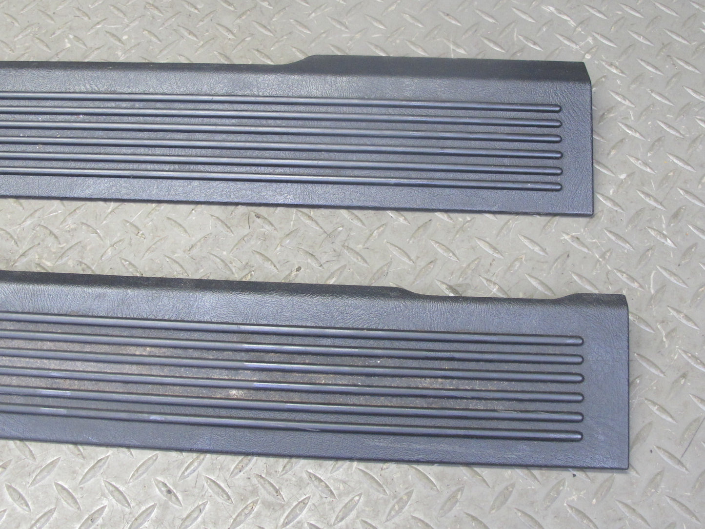2003-2009 Hummer H2 Front Left & Right Door Scuff Sill Plate Trim Panel Set of 2