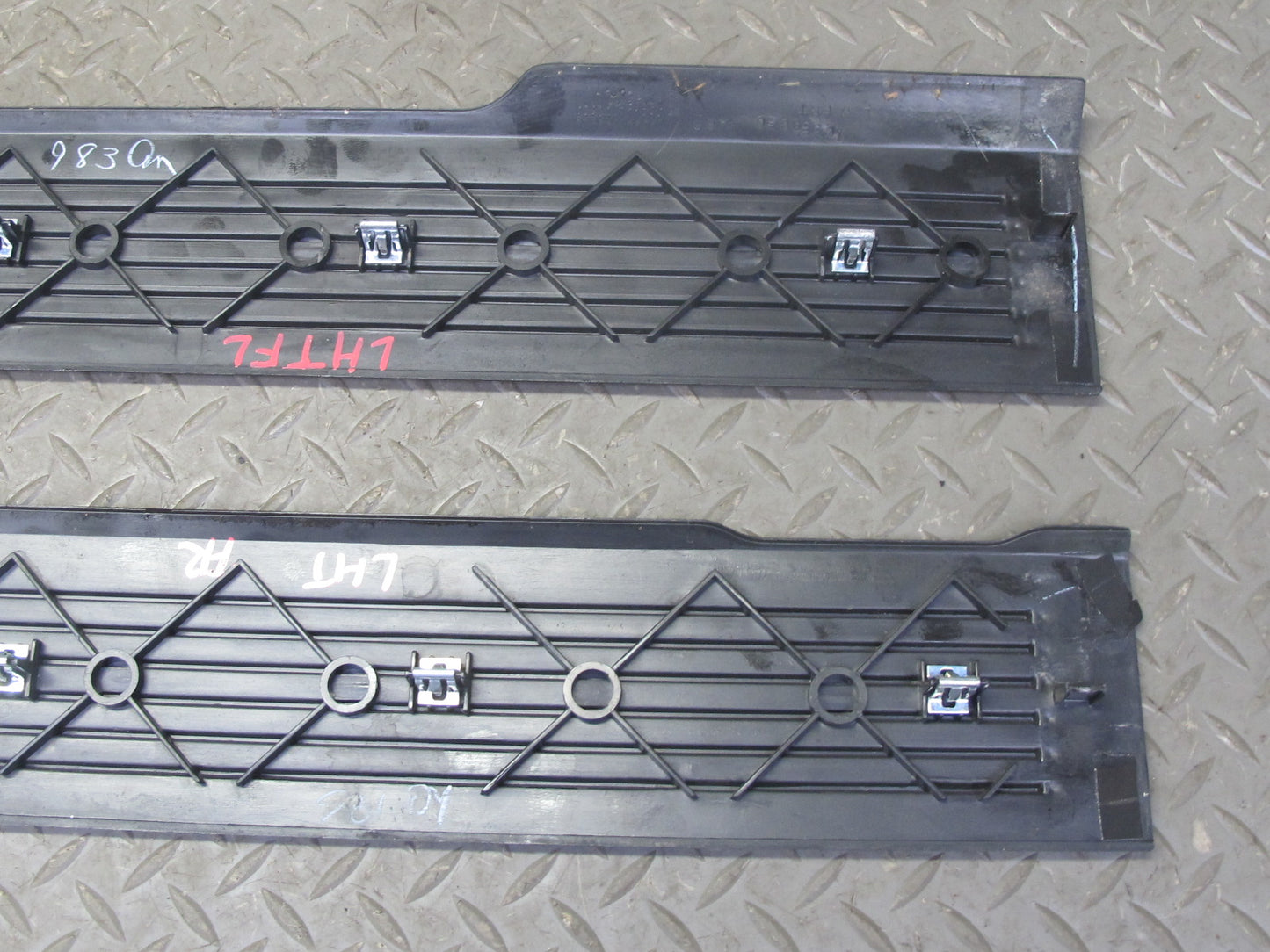 2003-2009 Hummer H2 Front Left & Right Door Scuff Sill Plate Trim Panel Set of 2
