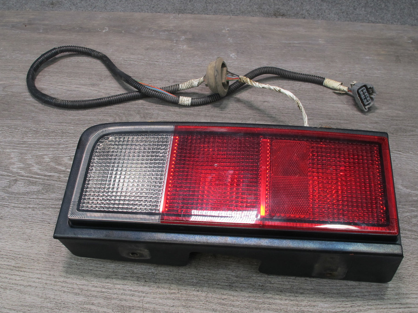 2005-2007 Hummer H2 Rear Left Tail Light Lamp