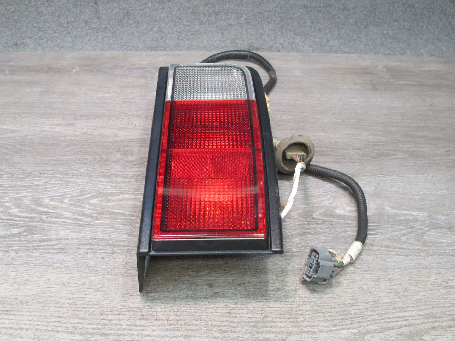 2005-2007 Hummer H2 Rear Left Tail Light Lamp