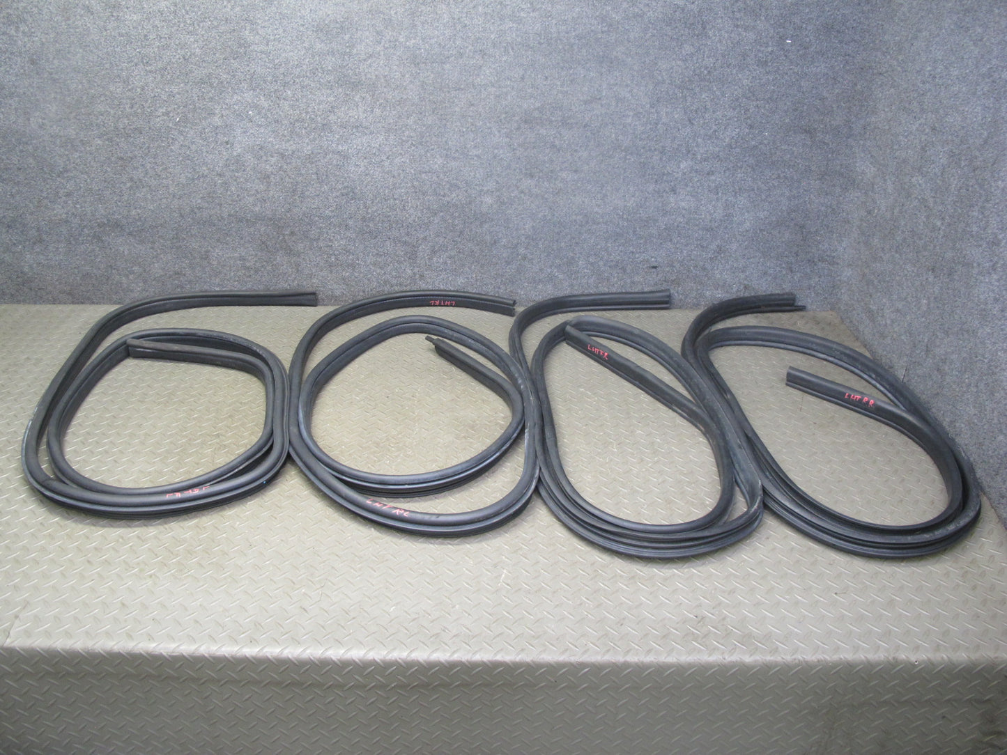 2003-2009 Hummer H2 Front & Rear Door Weatherstrip Rubber Seal Gasket Set of 4