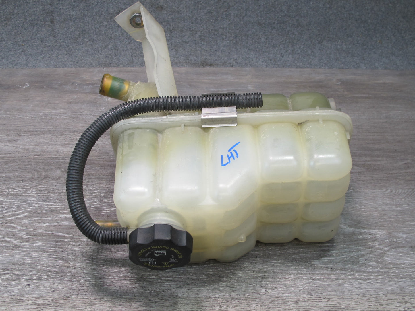 2003-2009 Hummer H2 Engine Coolant Expansion Overflow Reservoir Bottle Tank
