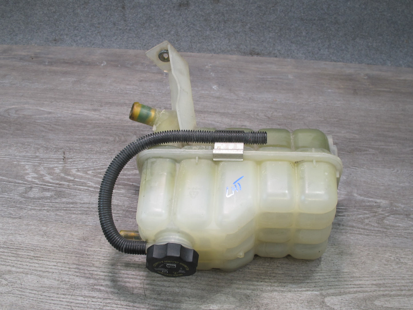 2003-2009 Hummer H2 Engine Coolant Expansion Overflow Reservoir Bottle Tank