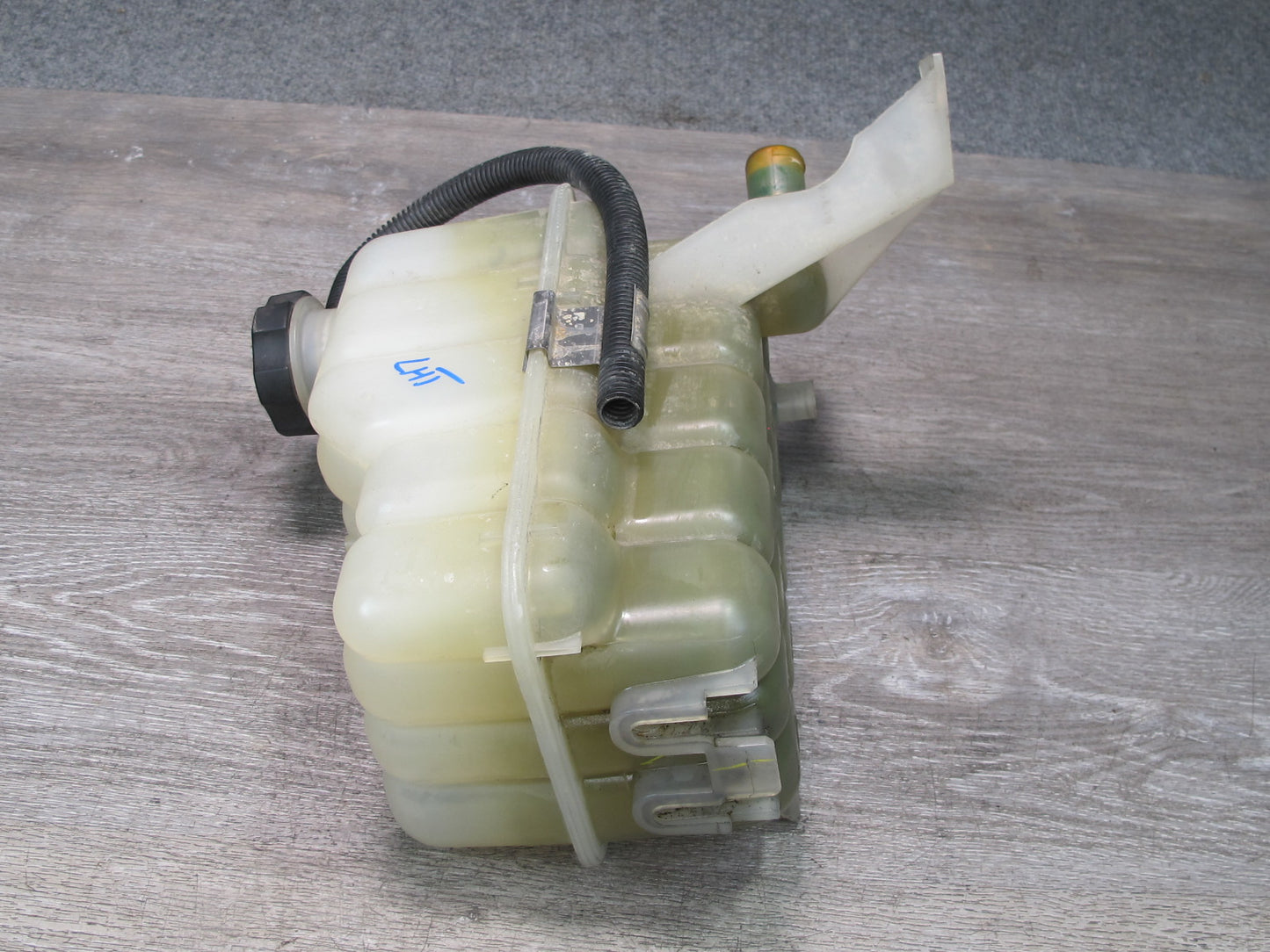 2003-2009 Hummer H2 Engine Coolant Expansion Overflow Reservoir Bottle Tank