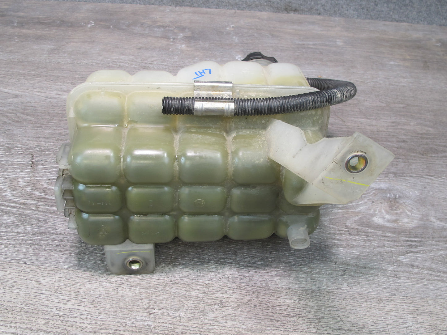 2003-2009 Hummer H2 Engine Coolant Expansion Overflow Reservoir Bottle Tank