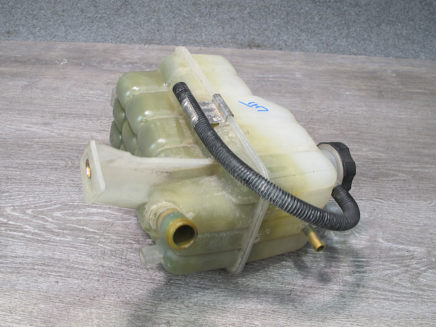2003-2009 Hummer H2 Engine Coolant Expansion Overflow Reservoir Bottle Tank