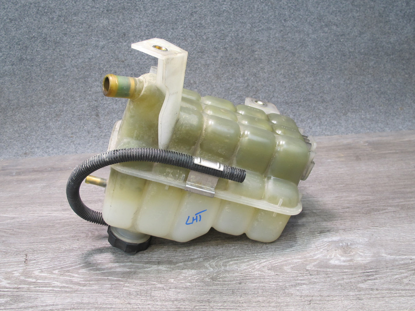 2003-2009 Hummer H2 Engine Coolant Expansion Overflow Reservoir Bottle Tank