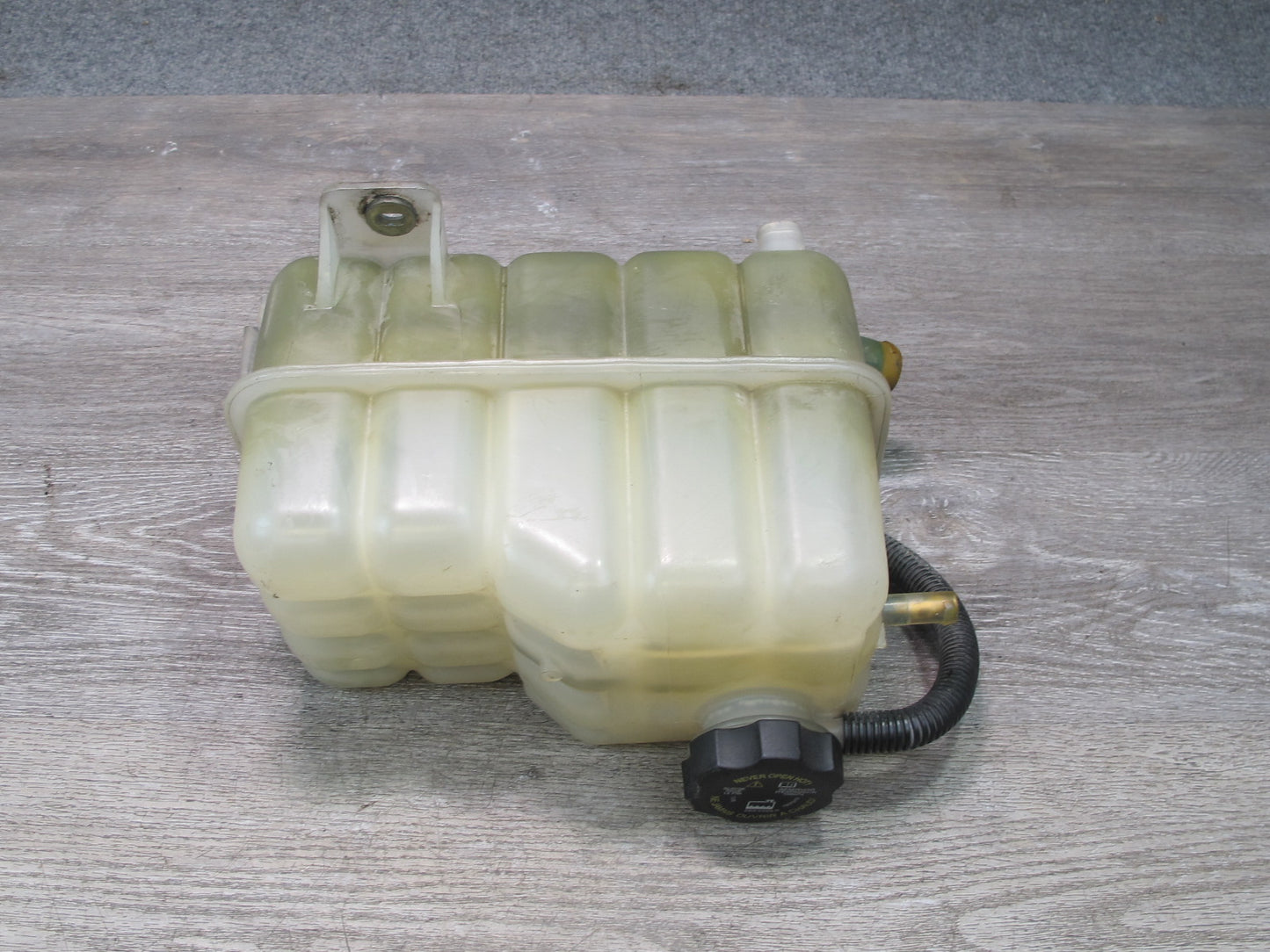2003-2009 Hummer H2 Engine Coolant Expansion Overflow Reservoir Bottle Tank