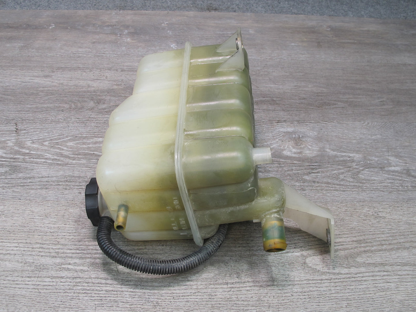 2003-2009 Hummer H2 Engine Coolant Expansion Overflow Reservoir Bottle Tank