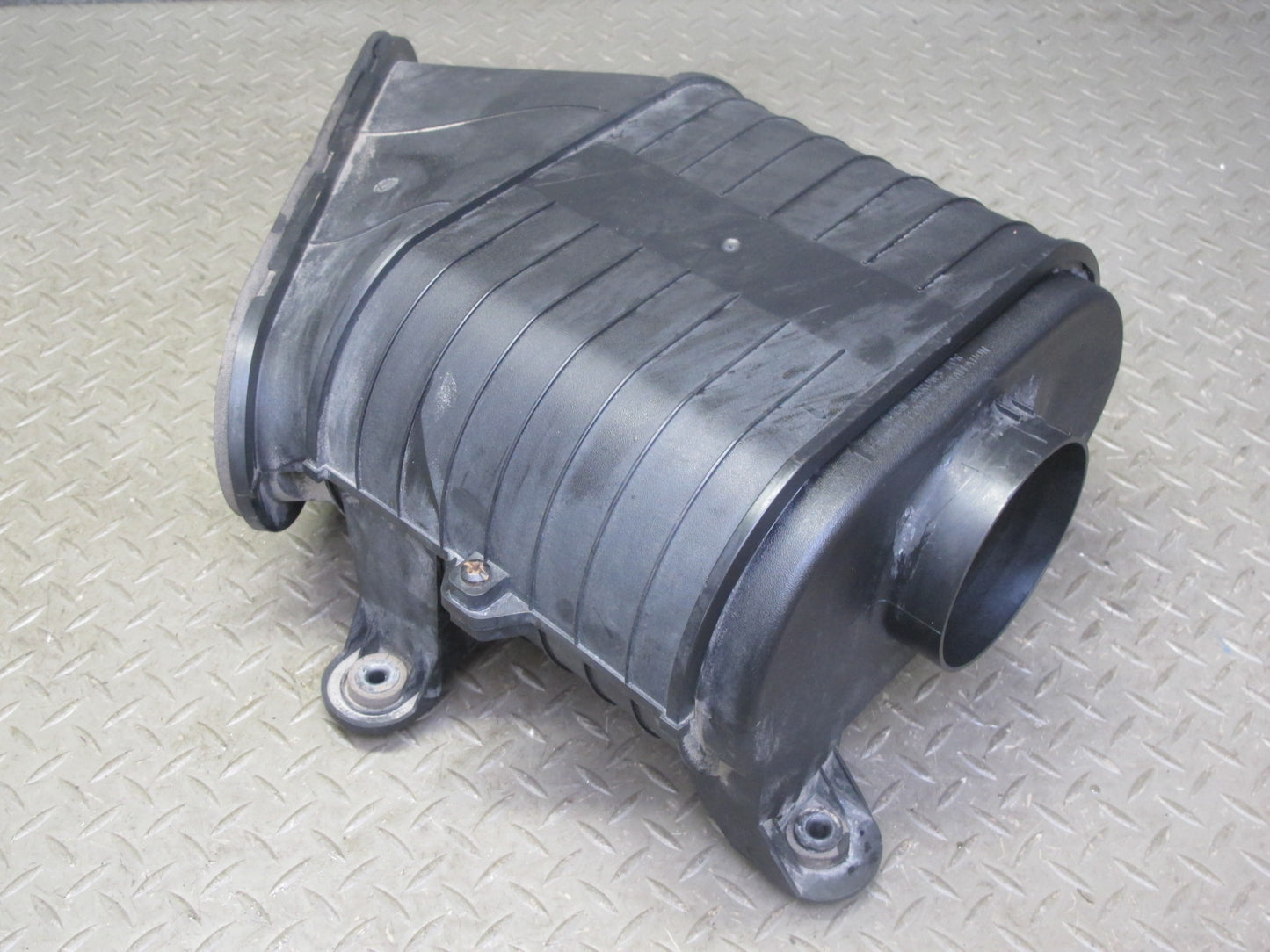 2003-2007 Hummer H2 6.0L Air Intake Cleaner Filter Box Housing