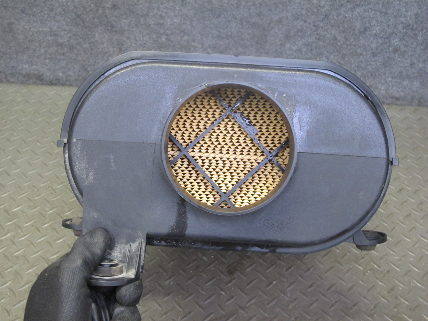 2003-2007 Hummer H2 6.0L Air Intake Cleaner Filter Box Housing