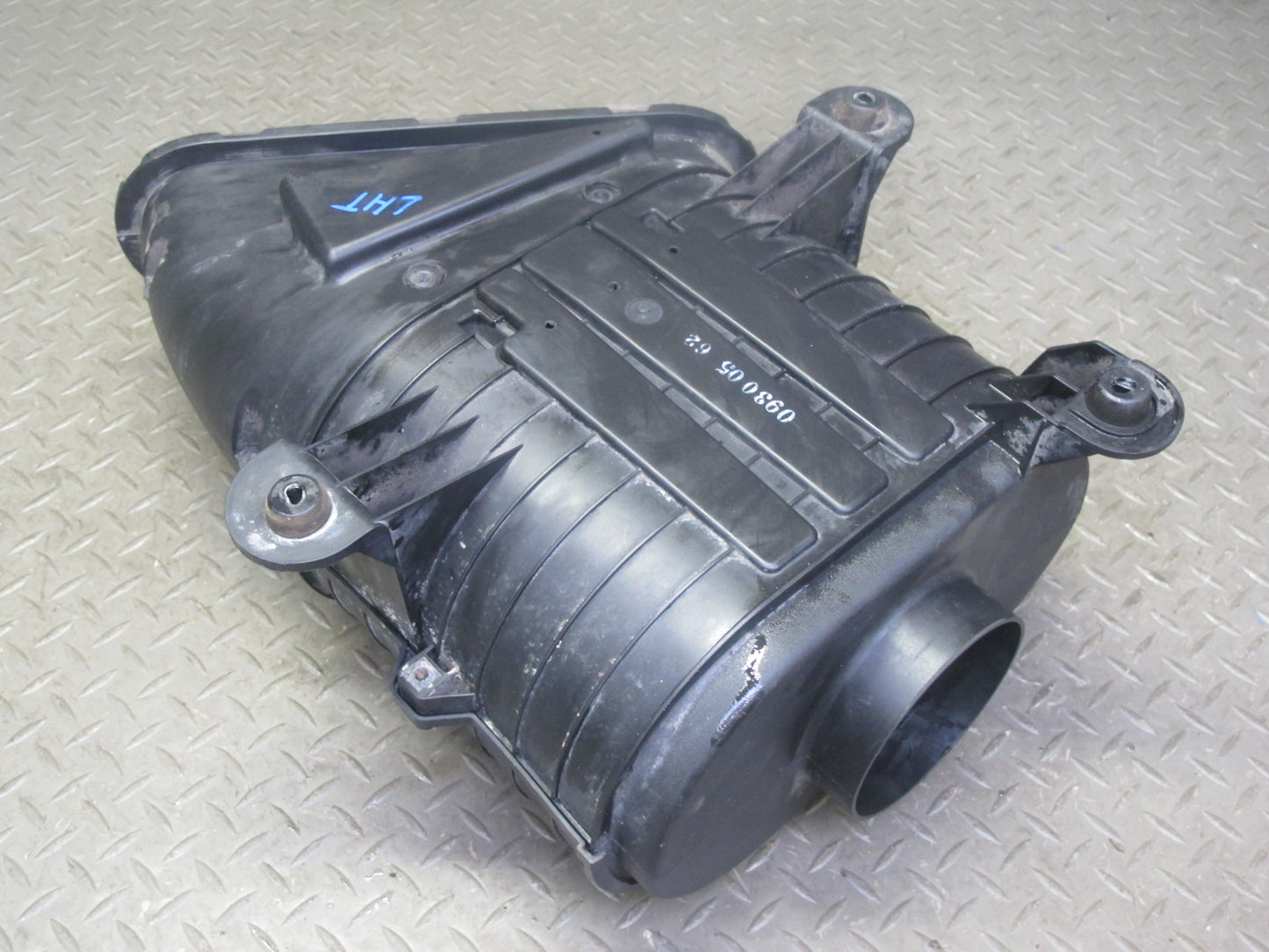 2003-2007 Hummer H2 6.0L Air Intake Cleaner Filter Box Housing