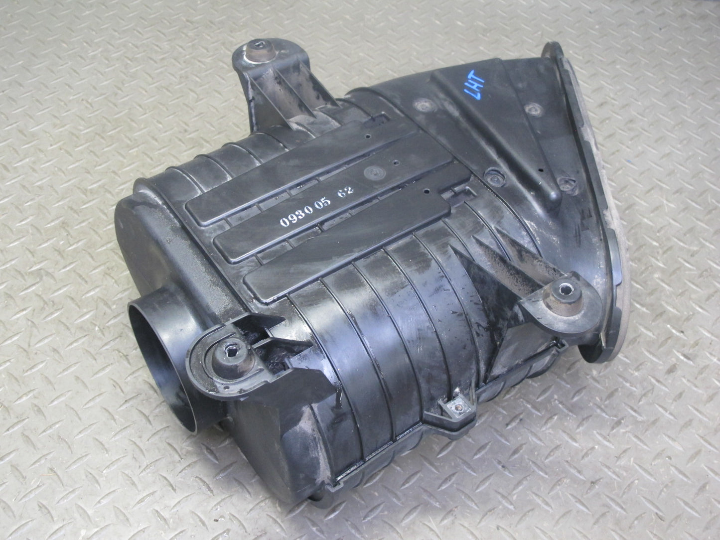 2003-2007 Hummer H2 6.0L Air Intake Cleaner Filter Box Housing