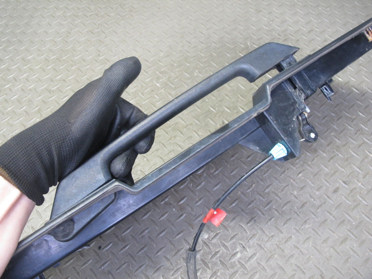 2006-2009 Hummer H2 Rear Trunk Lid Liftgate License Plate Panel w Handle