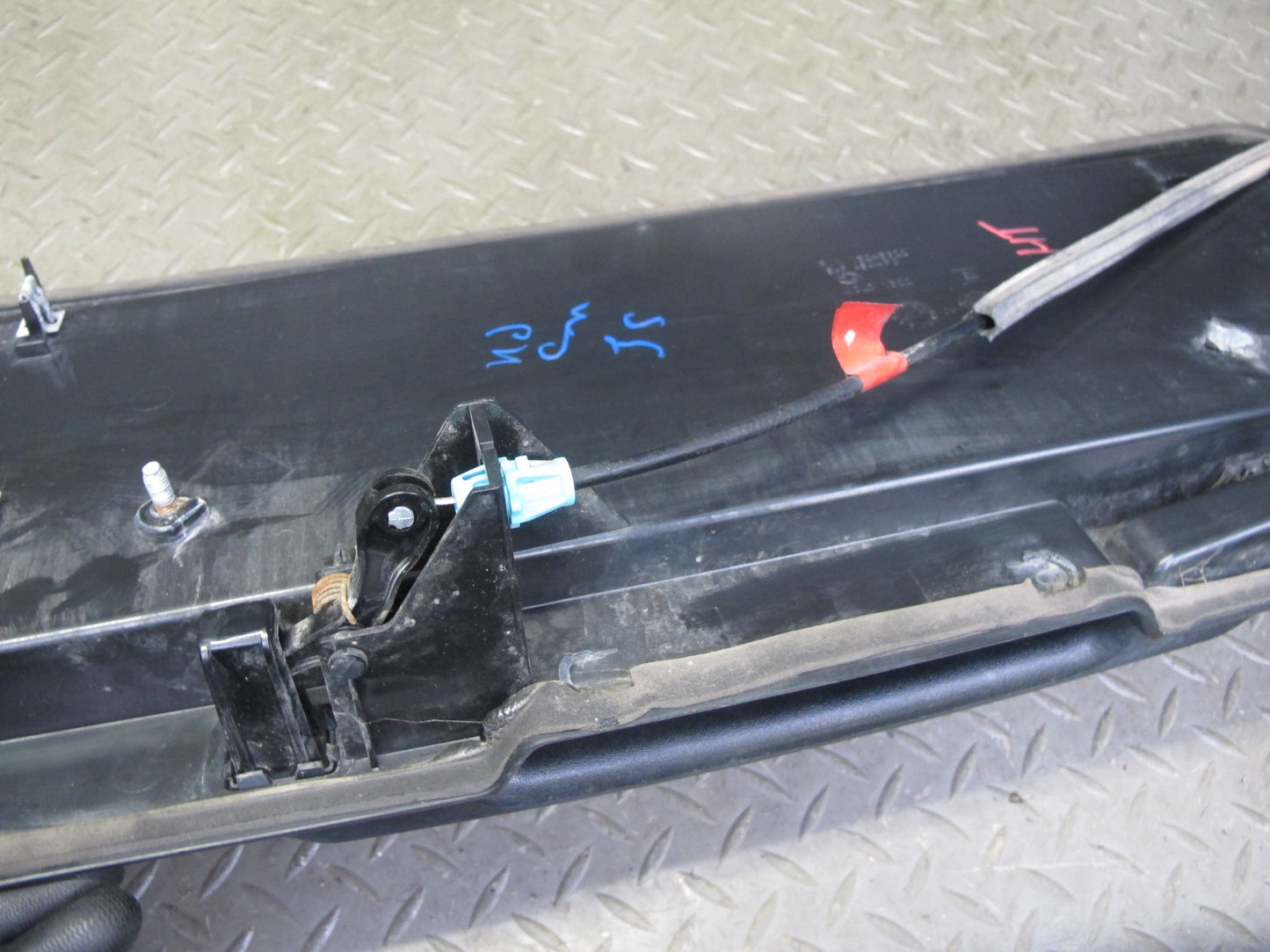 2006-2009 Hummer H2 Rear Trunk Lid Liftgate License Plate Panel w Handle